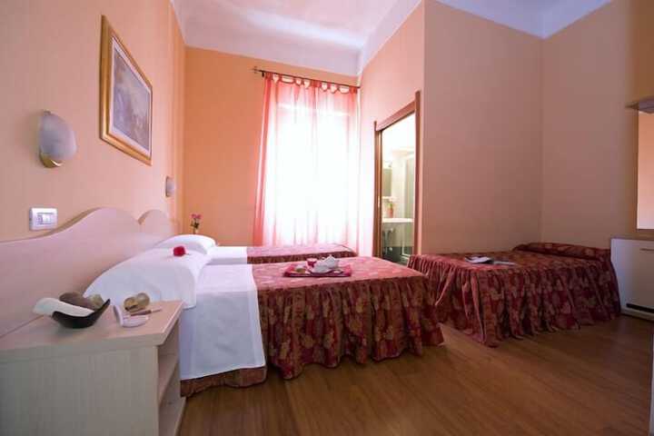 Room 5 of 9