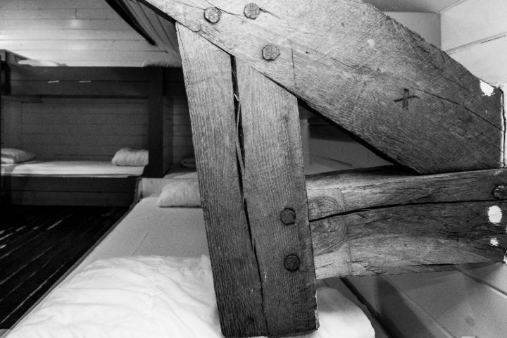 Room 4 of 9