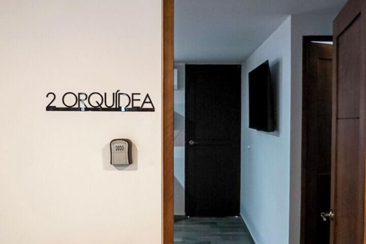 Room 9 of 48