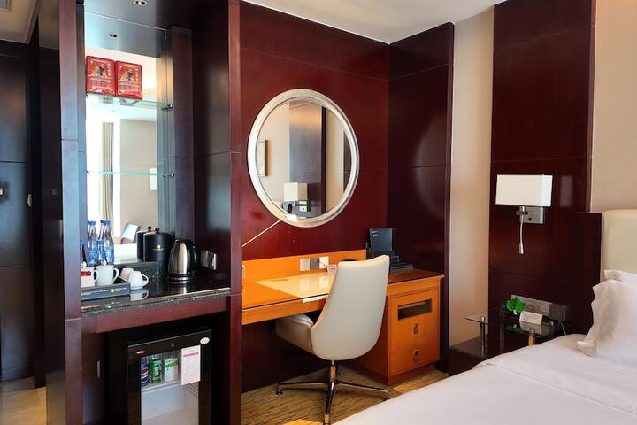 Room 16 of 37