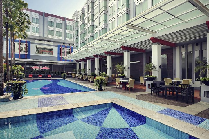 Pool Hotel