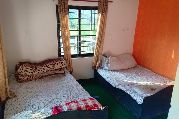Room 3 of 27