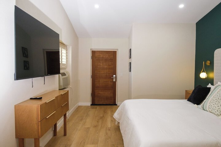 Room 18 of 33