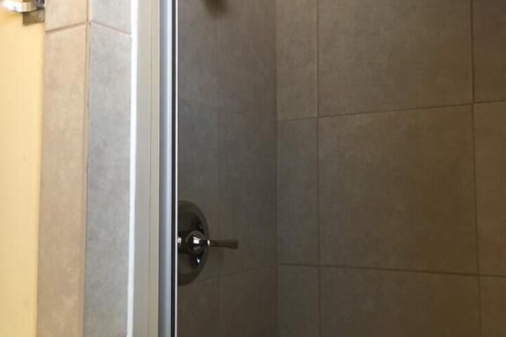 Room 10 of 12