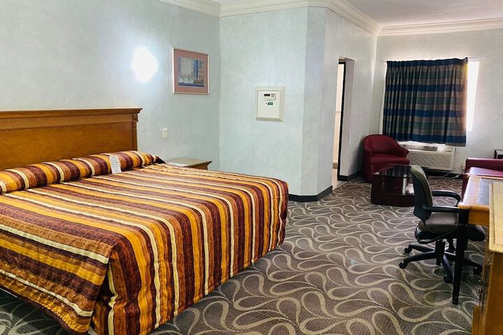 Room 7 of 27