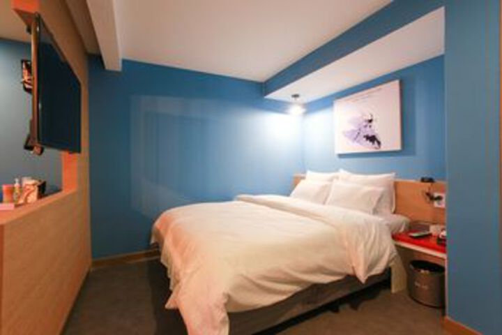 Room 18 of 44