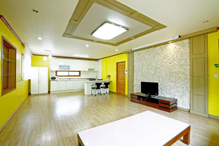 Room 83 of 111