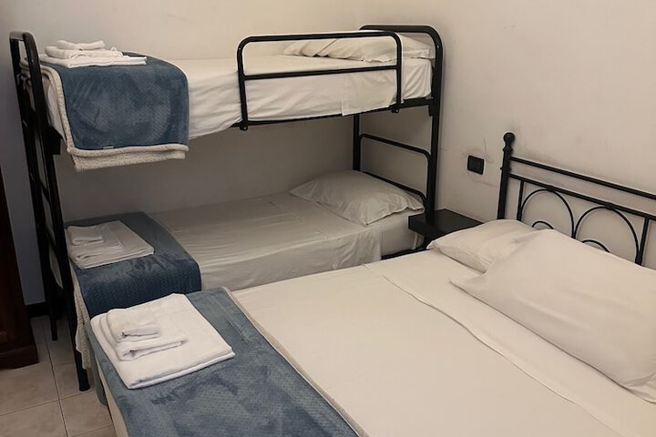 Room 16 of 28