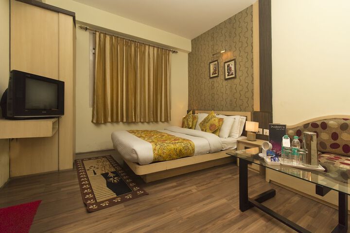 Room 5 of 12