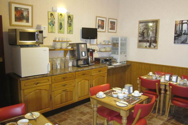 Breakfast/Coffee Service 21 of 31