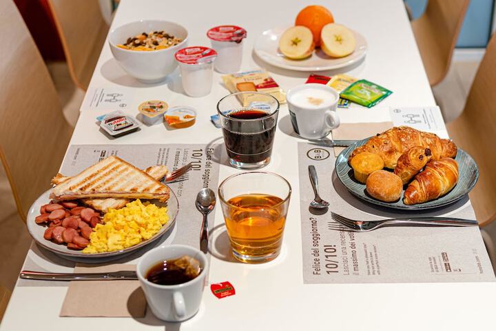 Breakfast/Coffee Service 32 of 35