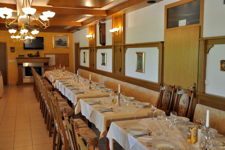 Dining 40 of 80