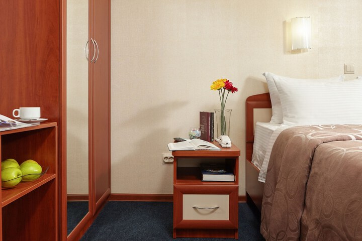Room 27 of 64