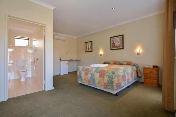 Room 6 of 19
