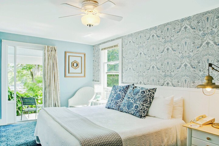 Room 28 of 106