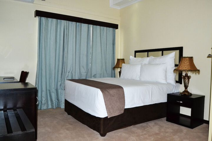 Room 7 of 82