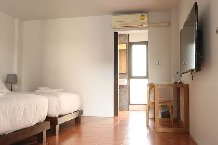 Room 11 of 38