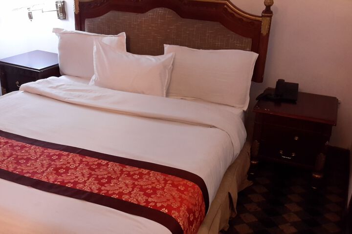 Room 19 of 28