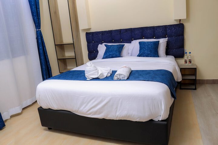 Room 5 of 28