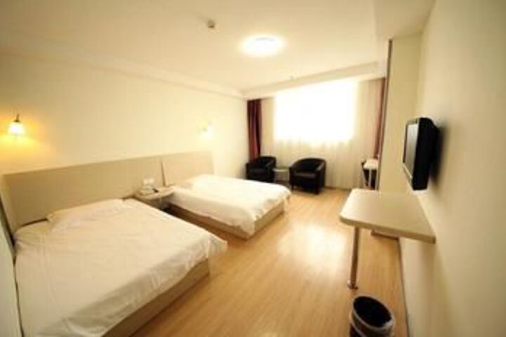 Room 8 of 29