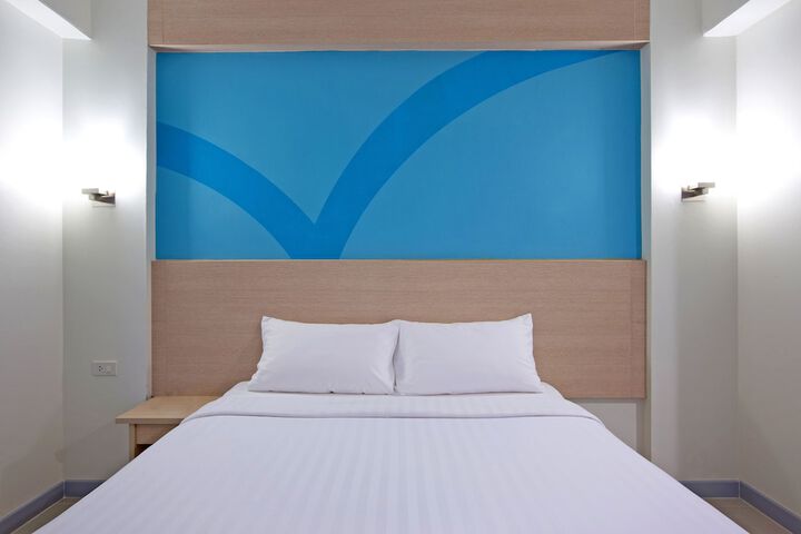 Room 6 of 28