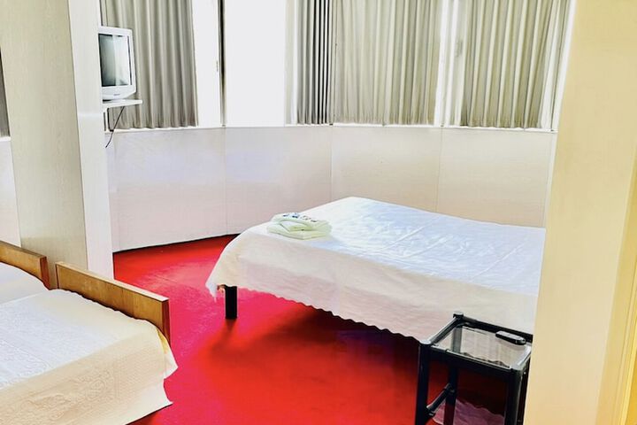 Room 10 of 98