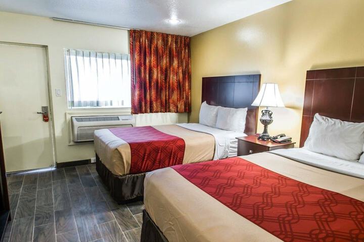 2 Double Beds (6 of 6)
