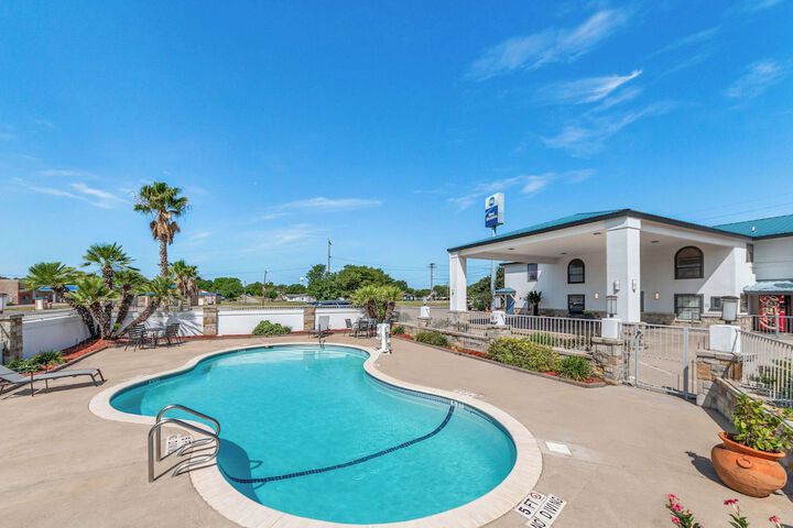 Pool Hotel