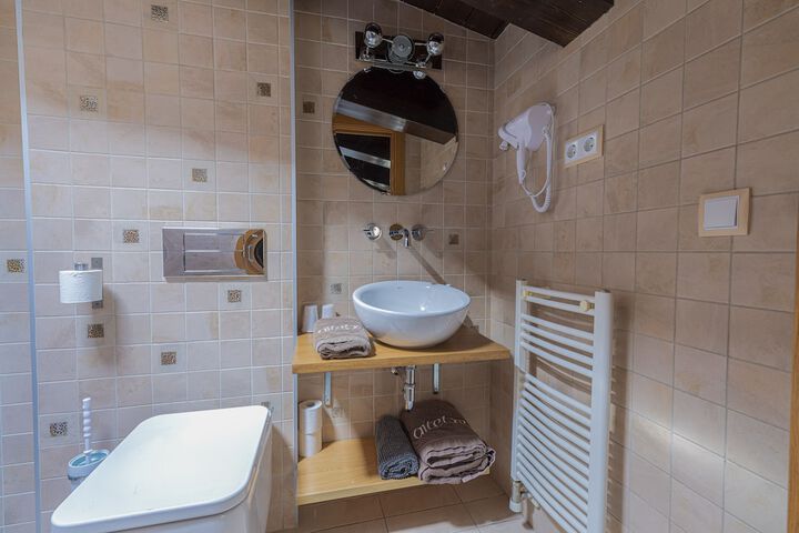 Room 15 of 23