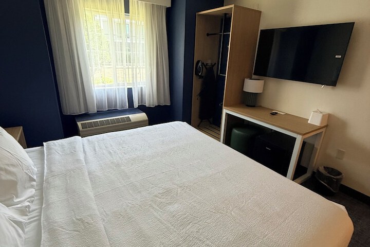 Room 13 of 35