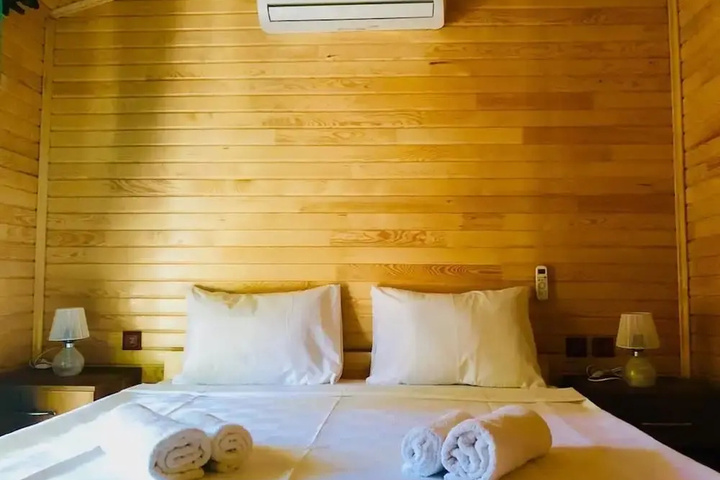 Room 2 of 8