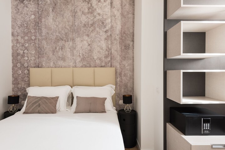 Room 13 of 36