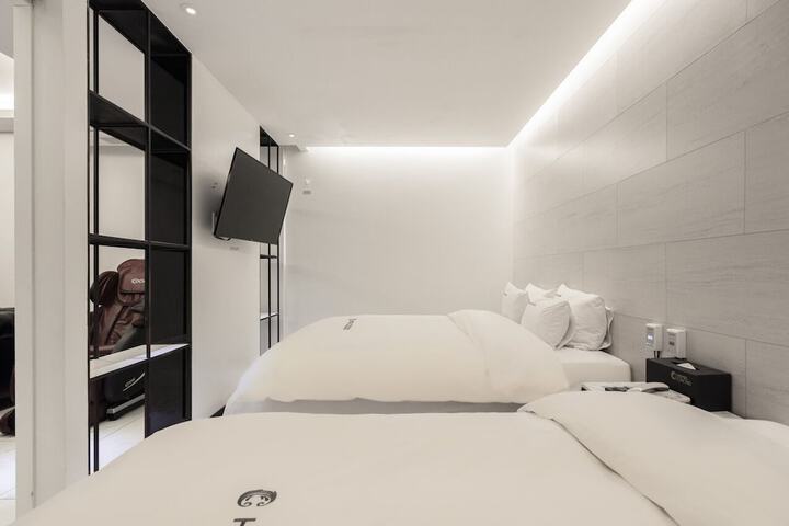 Room 13 of 52