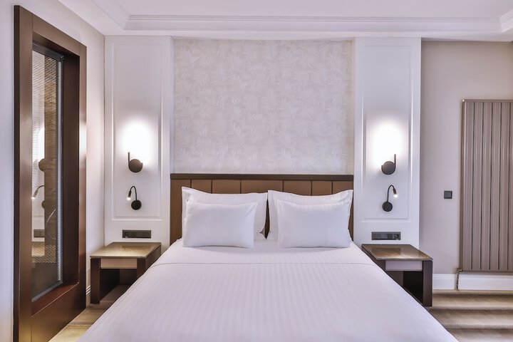Room 12 of 89