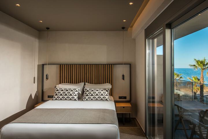 Room 8 of 65