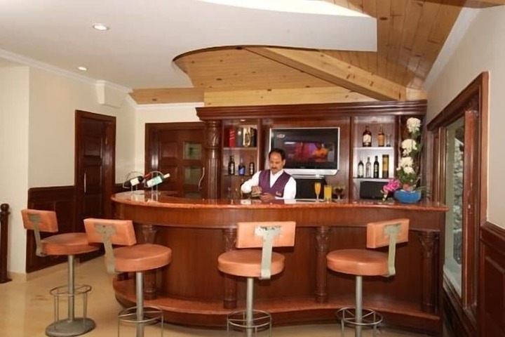 Lounge 36 of 63