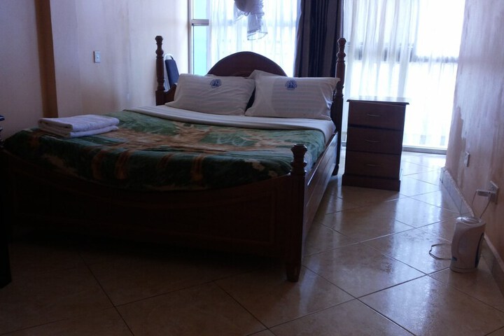 Room 8 of 94