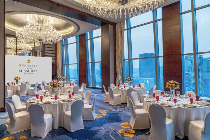 Ballroom/Hall 125 of 148