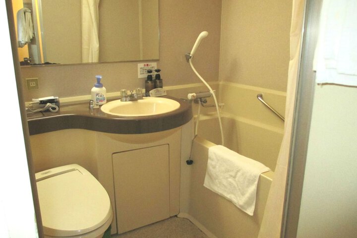 Room 15 of 34