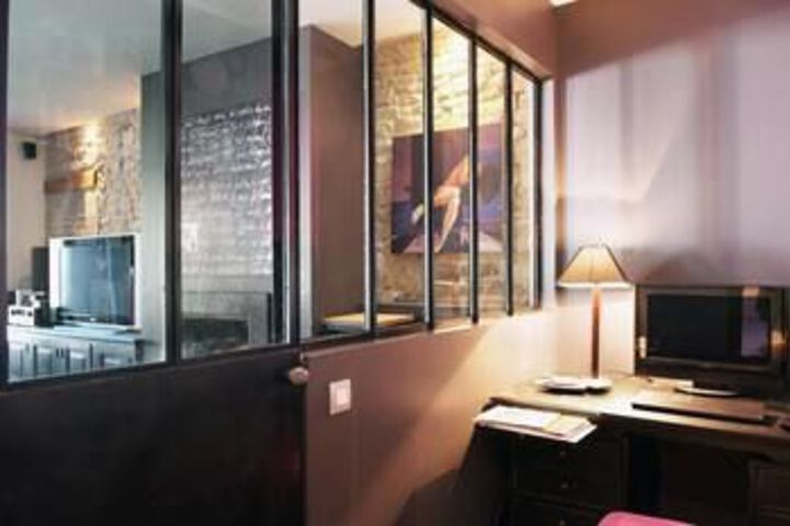 Room 32 of 60