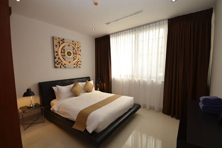 Room 18 of 102
