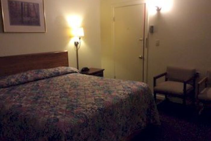 Room 8 of 13