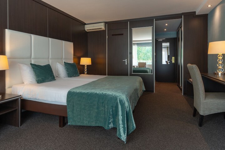 Room 44 of 109