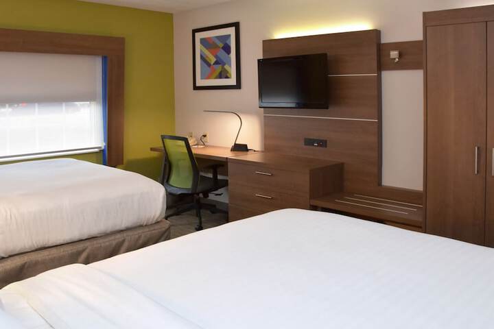 2 Queen Beds (5 of 5)