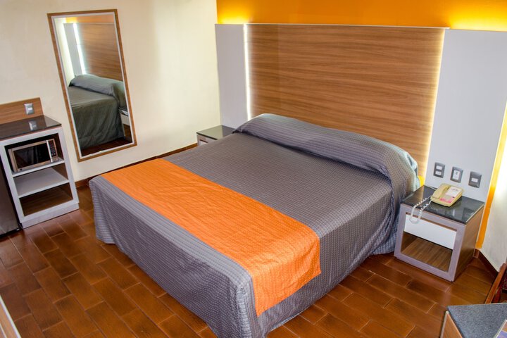 Room 4 of 15