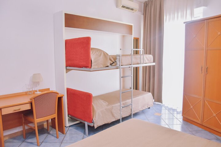 Room 6 of 79