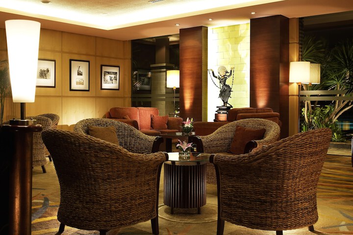 Entrance & Lobby