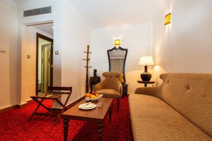 Room 12 of 32