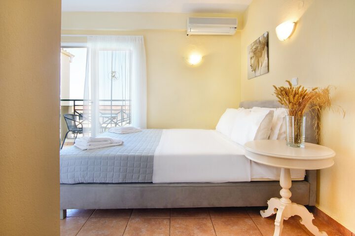 Room 3 of 38