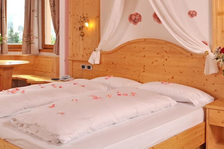 Room 11 of 29